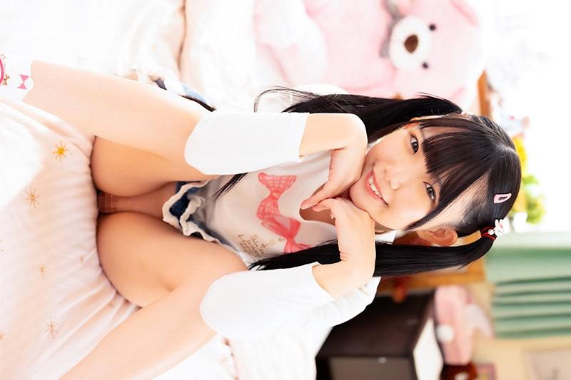 パンティーを見せてくれる、私服姿の南日菜乃ちゃん。