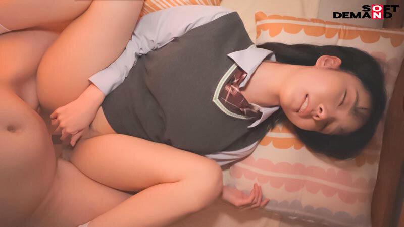 学生服姿の美ノ嶋めぐりちゃんと、正常位でセックス。