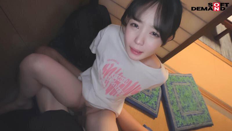 Tシャツ姿の美ノ嶋めぐりちゃんと、正常位でセックス。