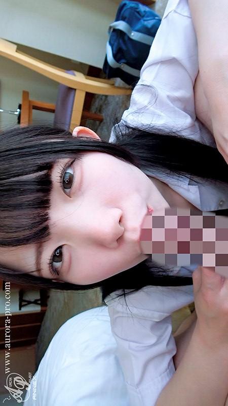 フェラしてくれる、学生服姿の南日菜乃ちゃん。