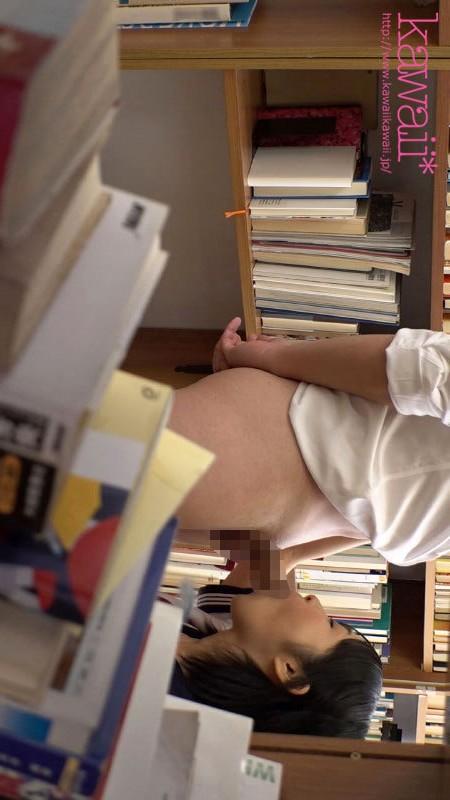 フェラしてくれる、学生服姿のひなたなつちゃん。