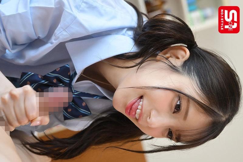 手コキしてくれる、学生服姿の倉木華ちゃん。
