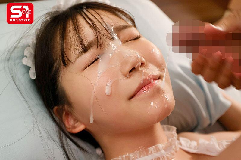 セクシーメイド姿の三田真鈴ちゃん。かわいい顔に射精。