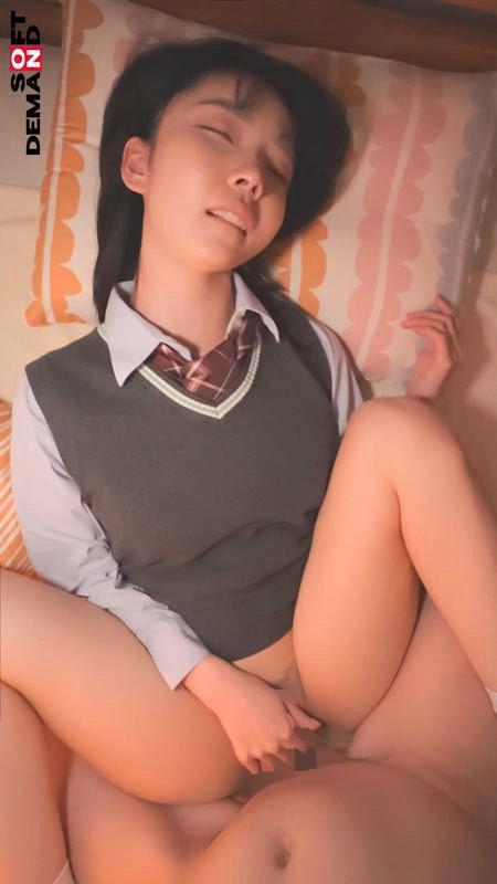 学生服姿の美ノ嶋めぐりちゃんと、正常位でセックス。